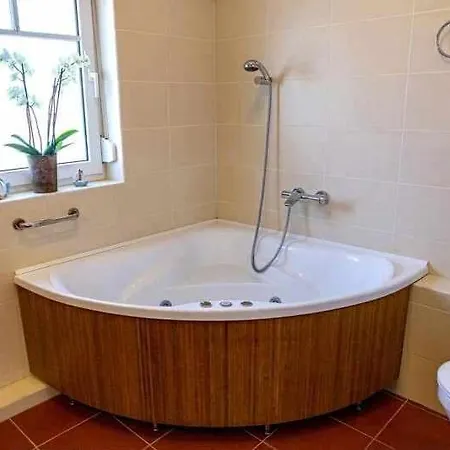 Vitorlas Vendeghaz * Balatonalmádi