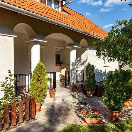 Vitorlas Vendeghaz * Balatonalmádi