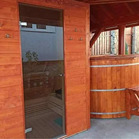 Vitorlas Vendeghaz דירה